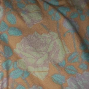 3 FOR $25  White Rose 🌹 LulaRoe Leggings
